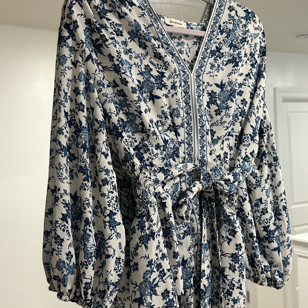 Floral Blue and White tie blouse